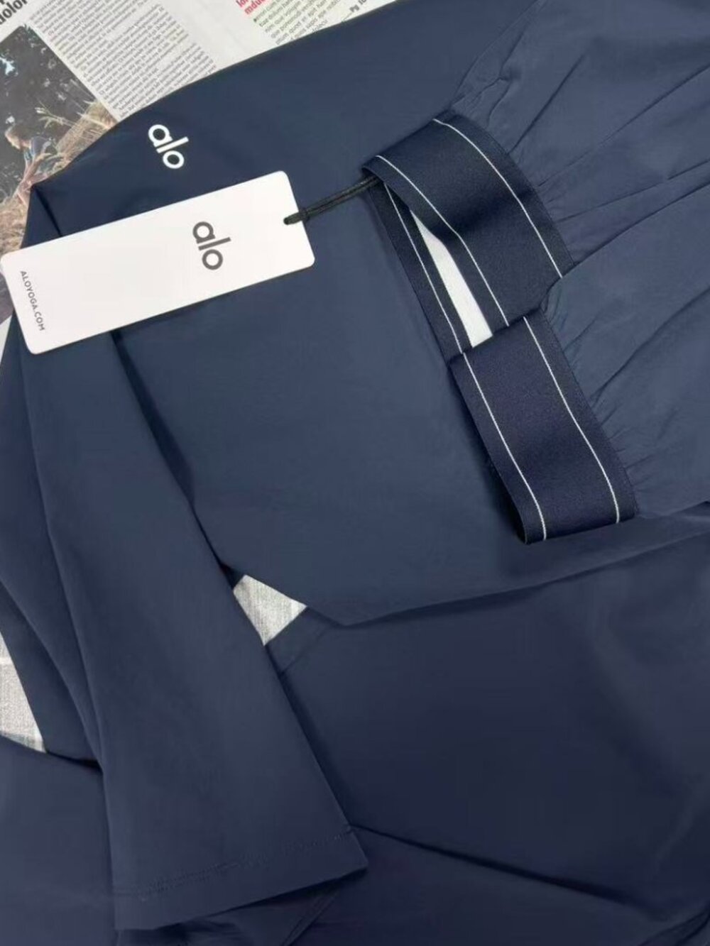 Never Worn Navy ALO Yoga Suit Up Trouser (Regular 30" Inseam)🎉 - Picture 6 of 9